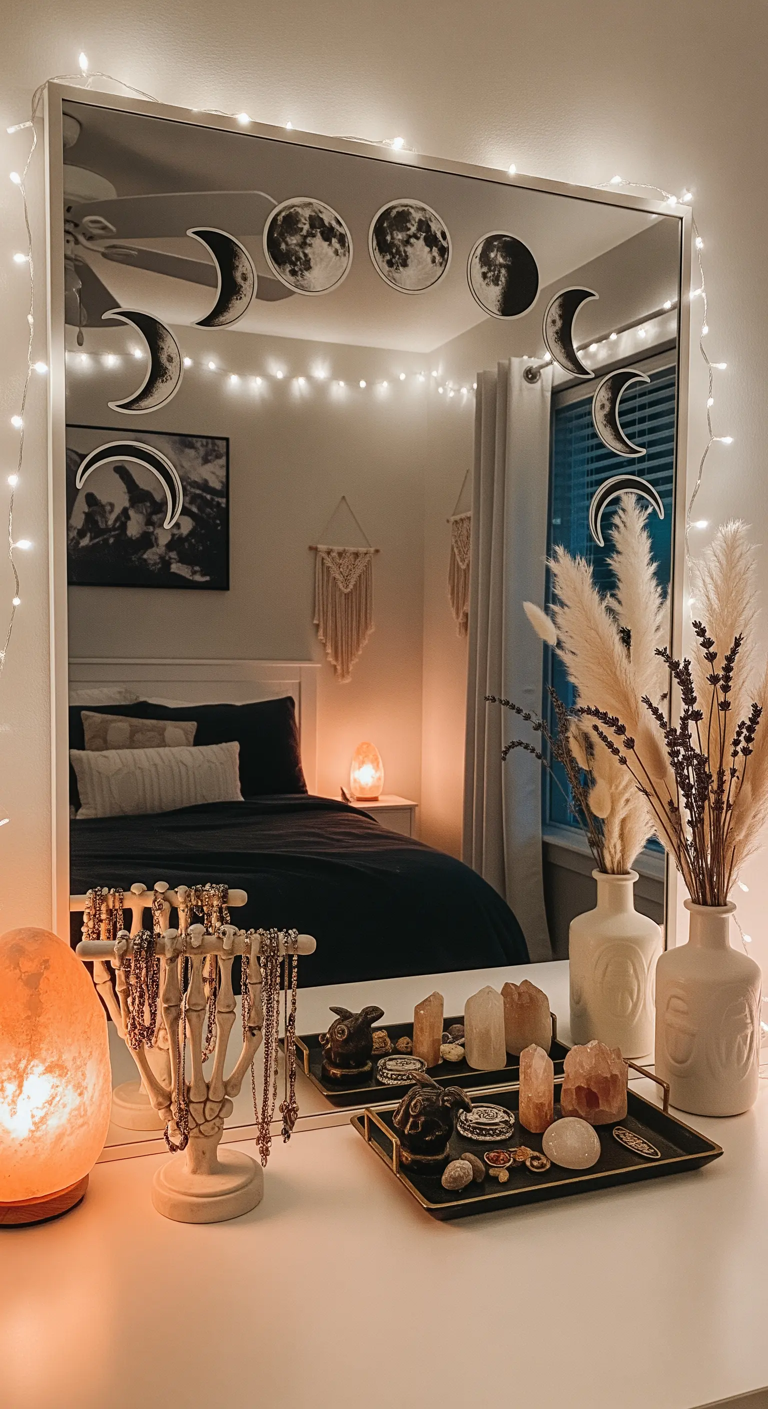 Spiegel mit Mondphasen und Kristall-Deko