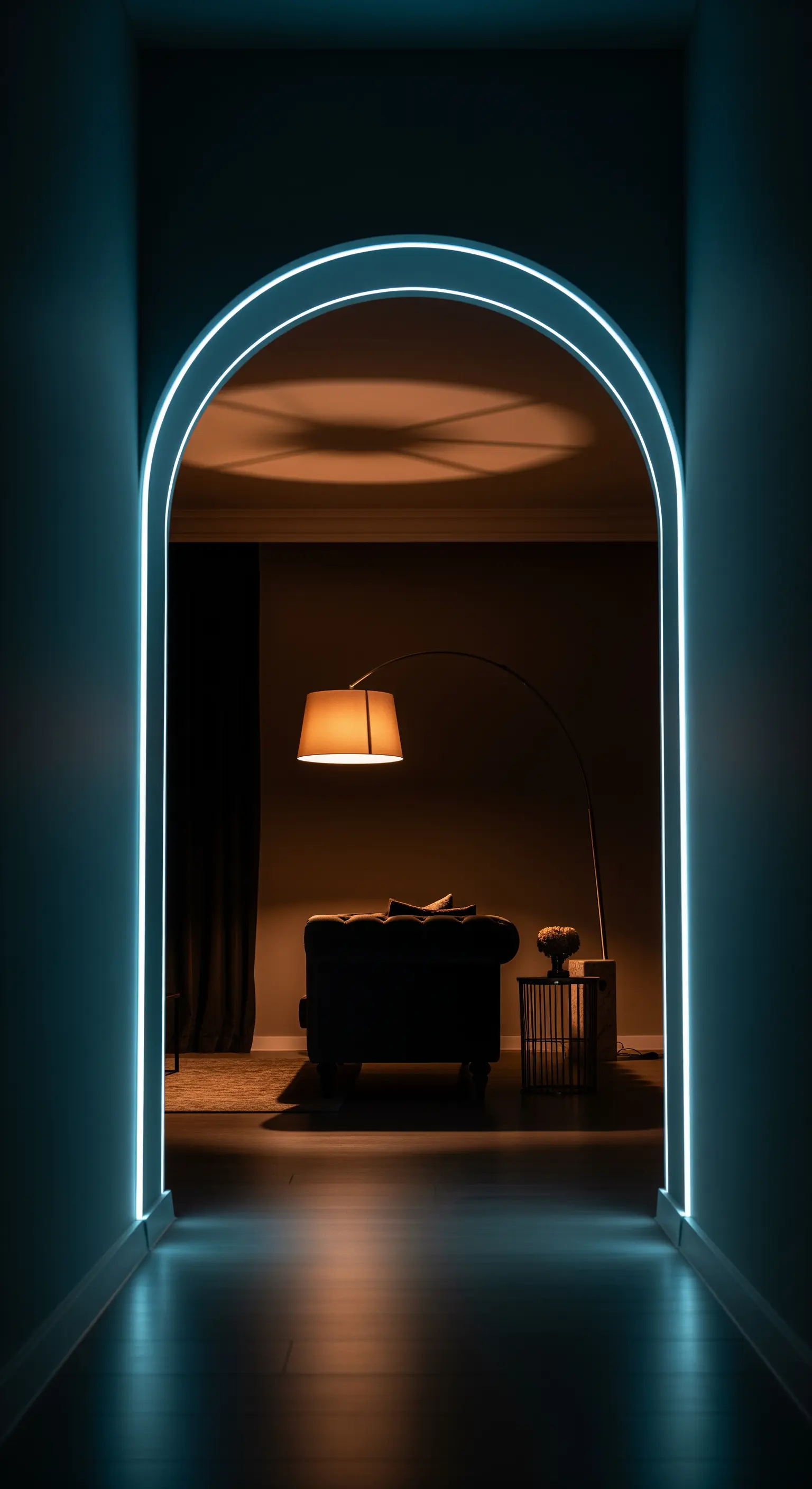 Beleuchteter Bogen-Durchgang mit LED-Kontur