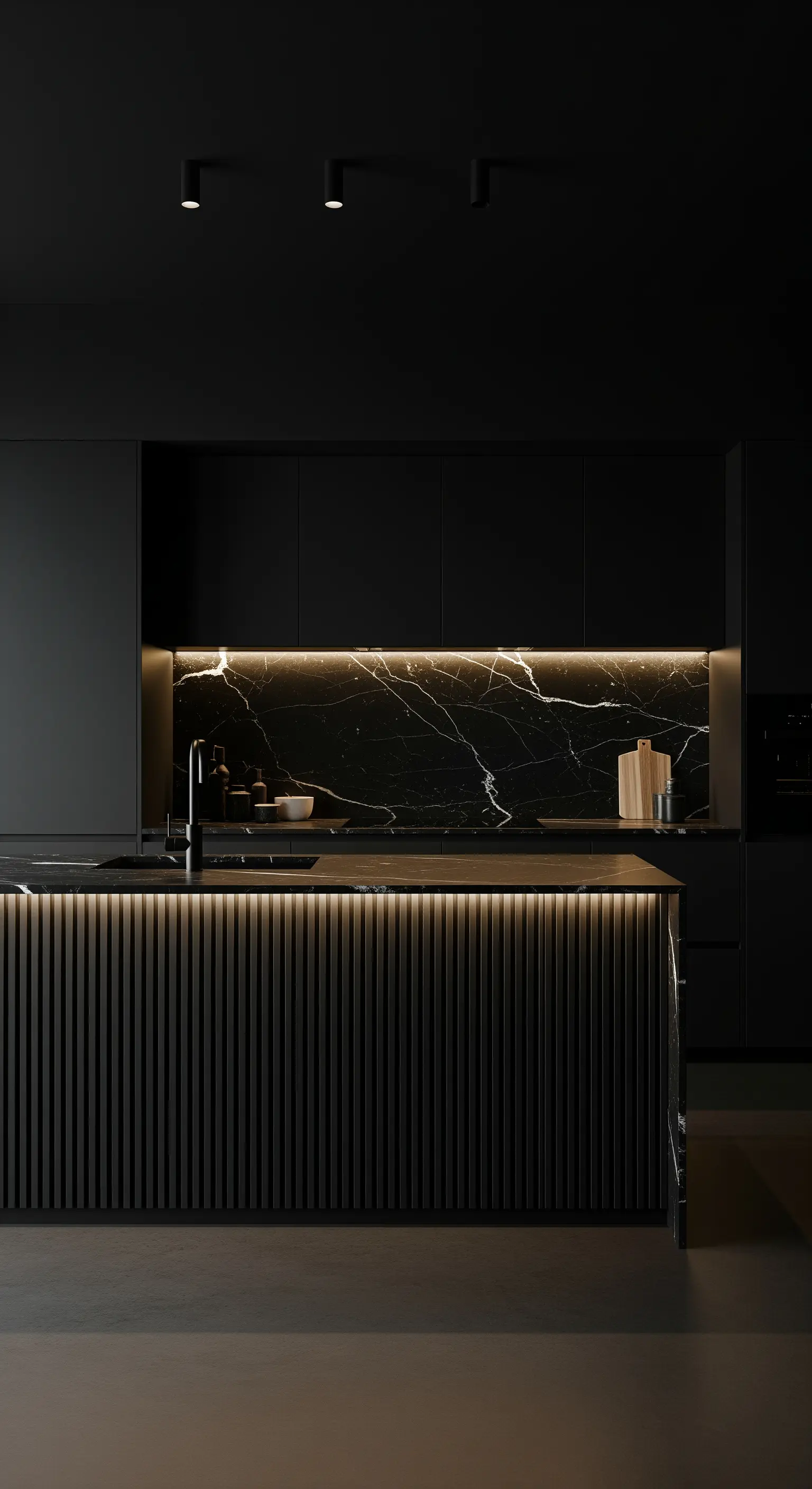Schwarze Kücheninsel mit Lamellen und indirekter Beleuchtung unter der Arbeitsplatte.