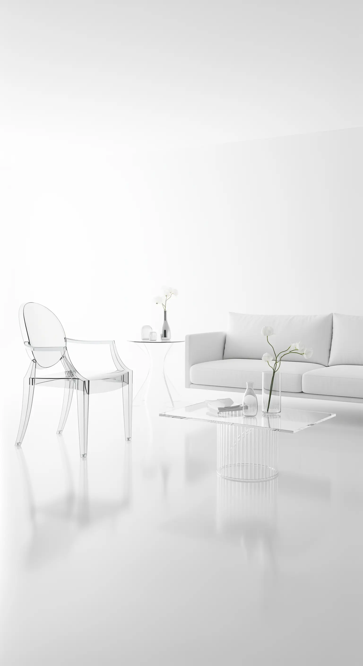 Komplett weißer Raum mit transparenten Möbeln aus Acryl, darunter ein Stuhl und ein Tisch.