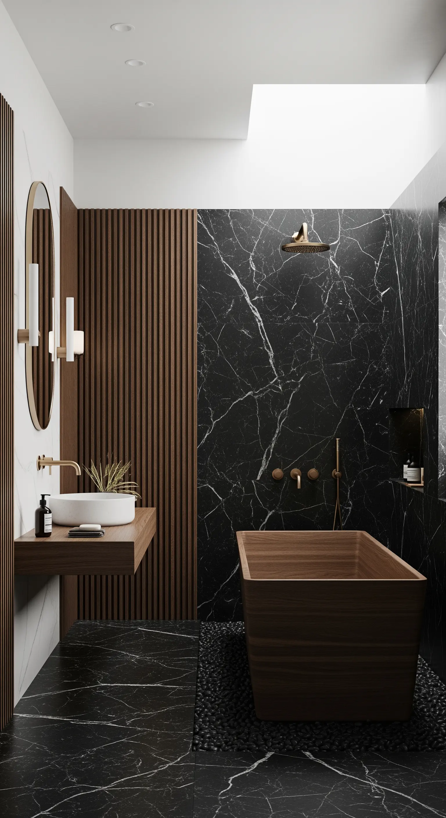 Badezimmer mit schwarzem Marmor, einer Wand aus Holzlamellen und einer Holzbadewanne.
