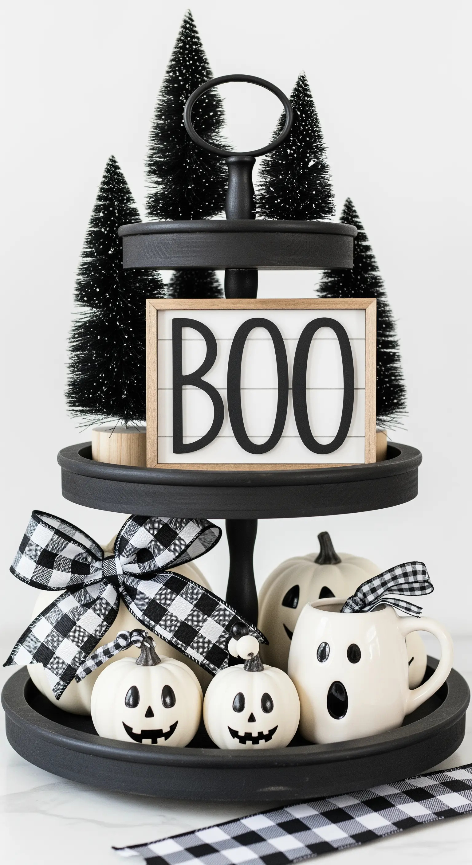 Schwarz-weiße Halloween-Etagere mit 