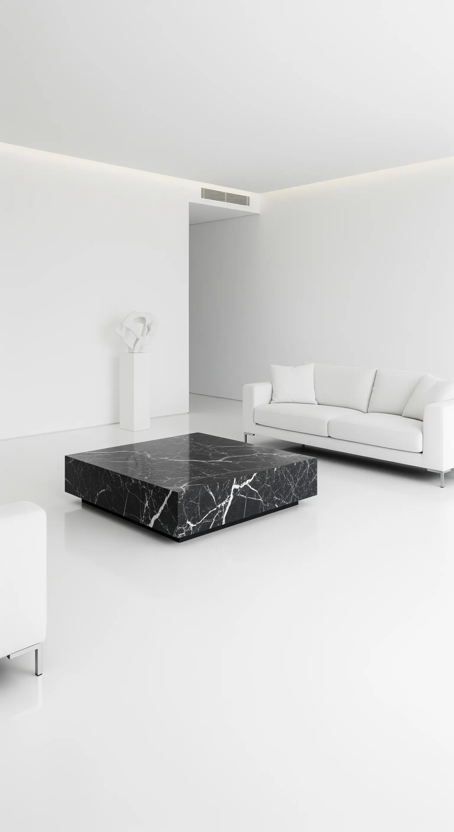 Ein einzelner, quadratischer schwarzer Marmortisch in einem komplett weißen, leeren Raum.