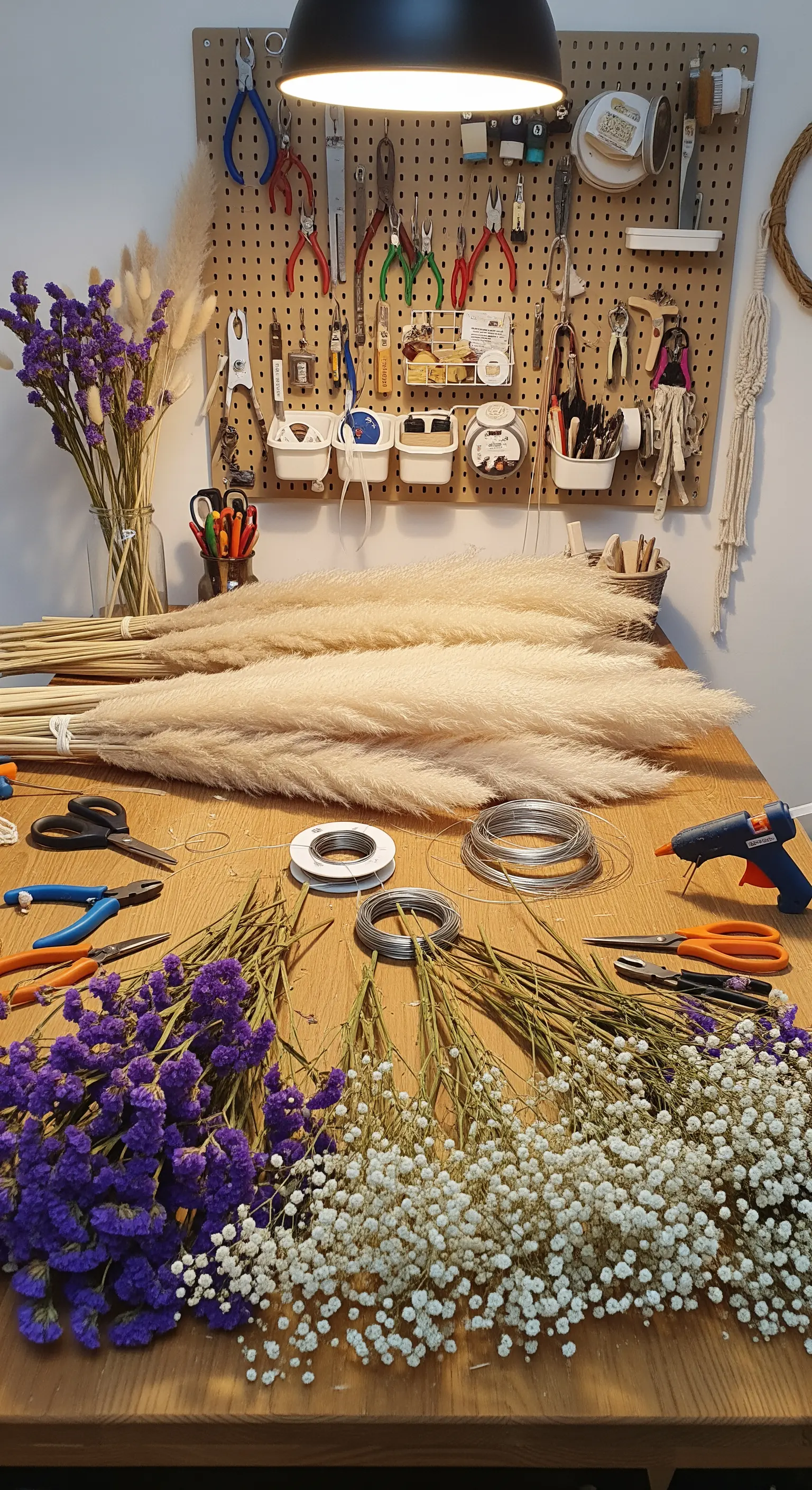 DIY Bastelstation, Pampasgras, Trockenblumen, Werkzeuge