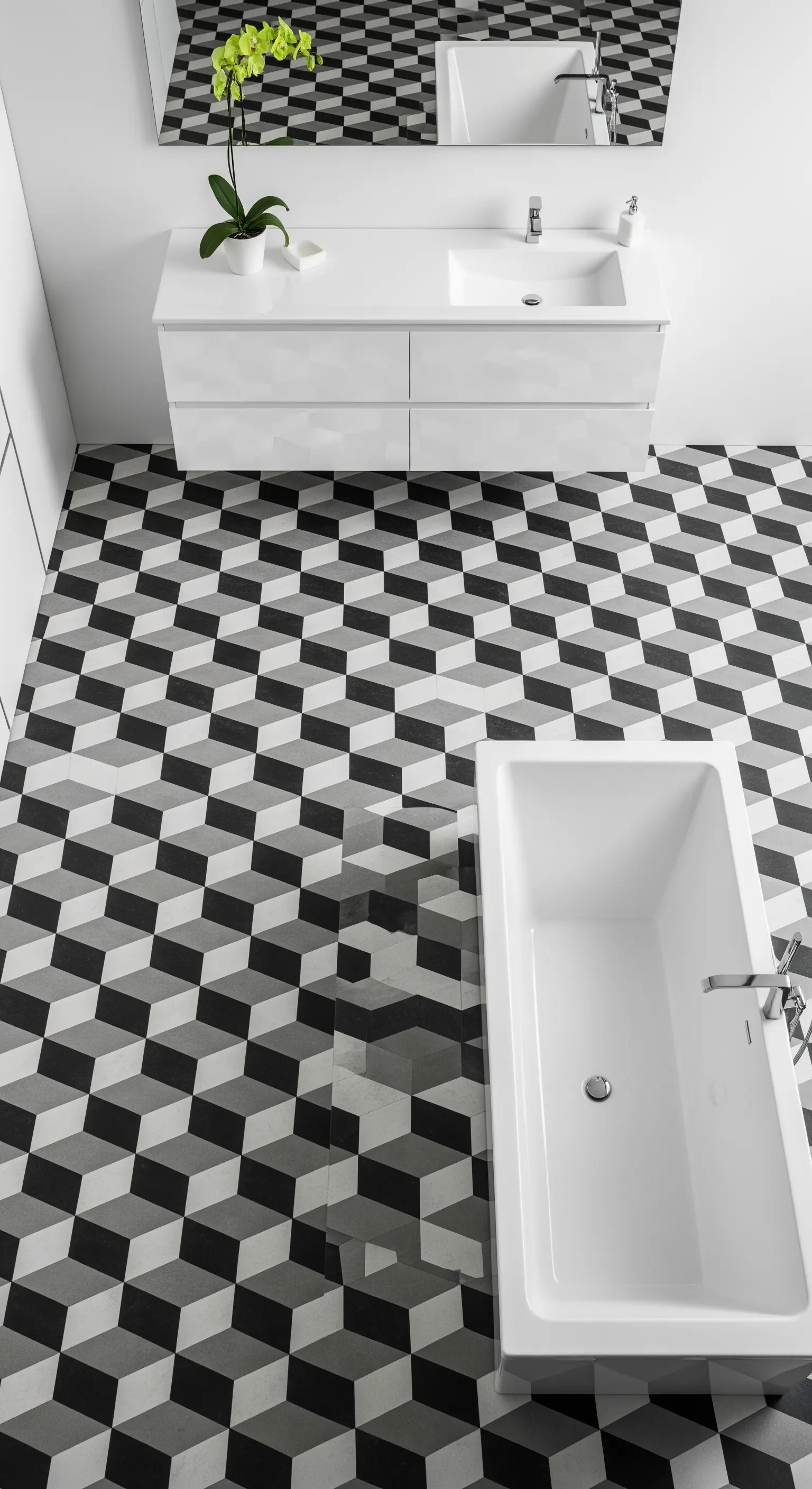 Badezimmer mit Bodenfliesen, die ein optisches 3D-Würfelmuster erzeugen.