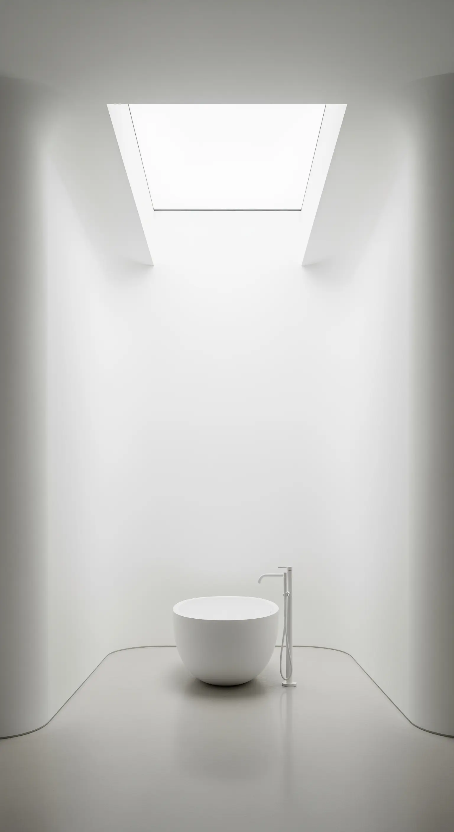 Extrem minimalistisches, weißes Badezimmer mit geschwungenen Wänden und einer runden Wanne.