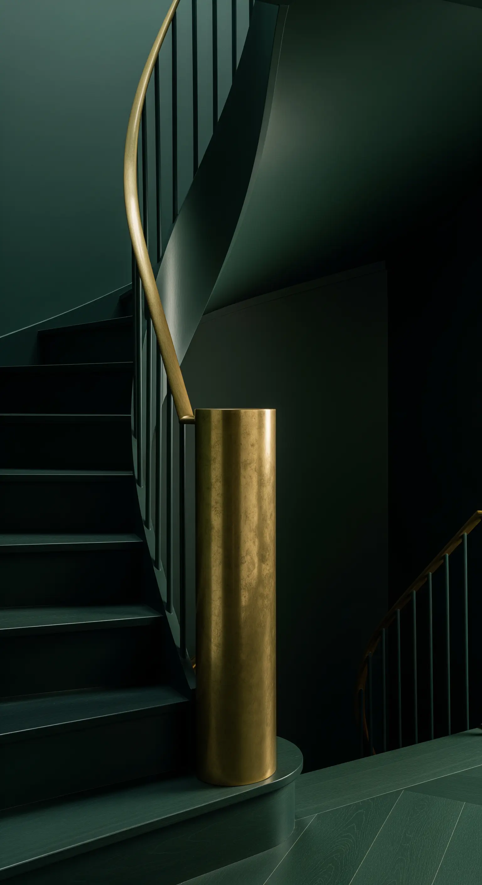 Geschwungene grüne Treppe, Messing-Handlauf, zylindrische Messing-Säule